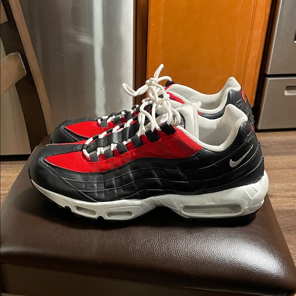 Nike Air Max 95 Men's Athletic Shoes - Black, Red, White